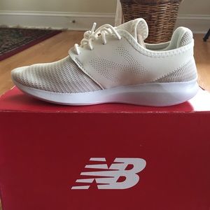 NEW Balance White Running Shoes size 7 1/2 Wide